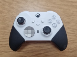 Oryginalny Pad Kontroler Xbox Elite 2 biało-czarny + dodatkowe łopatki | Używany