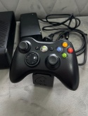 Konsola Microsoft Xbox 360 E + Oryginalny Pad Używana