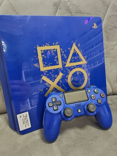 Konsola PlayStation 4 Slim Days of Play Special Edition 500 GB + Pad PS4 Dualshock Days of Play Używana