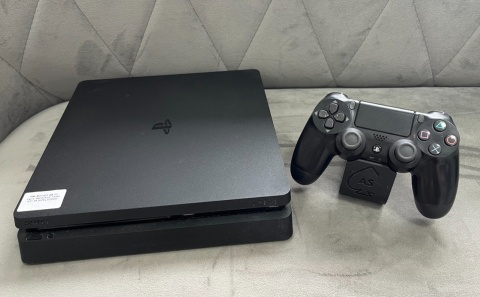 PS4 Playstation 4 Slim 825 GB + Pad PS4 Dualshock Używana PS4 Playstation 4 Slim 825 GB + Pad PS4 Dualshock Używana