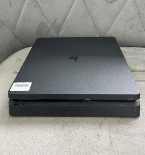 PS4 Playstation 4 Slim 825 GB + Pad PS4 Dualshock Używana PS4 Playstation 4 Slim 825 GB + Pad PS4 Dualshock Używana